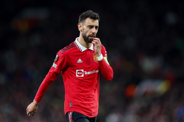 B费:人们往往会在一场比赛后过分兴奋,又在另一场后过分失落